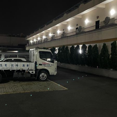 Hua Xiang Motel - Fengshan Kao-siung Exteriér fotografie