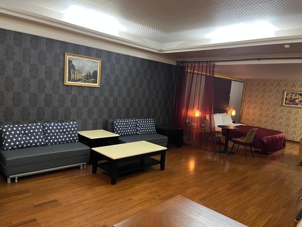 Hua Xiang Motel - Fengshan Kao-siung Exteriér fotografie