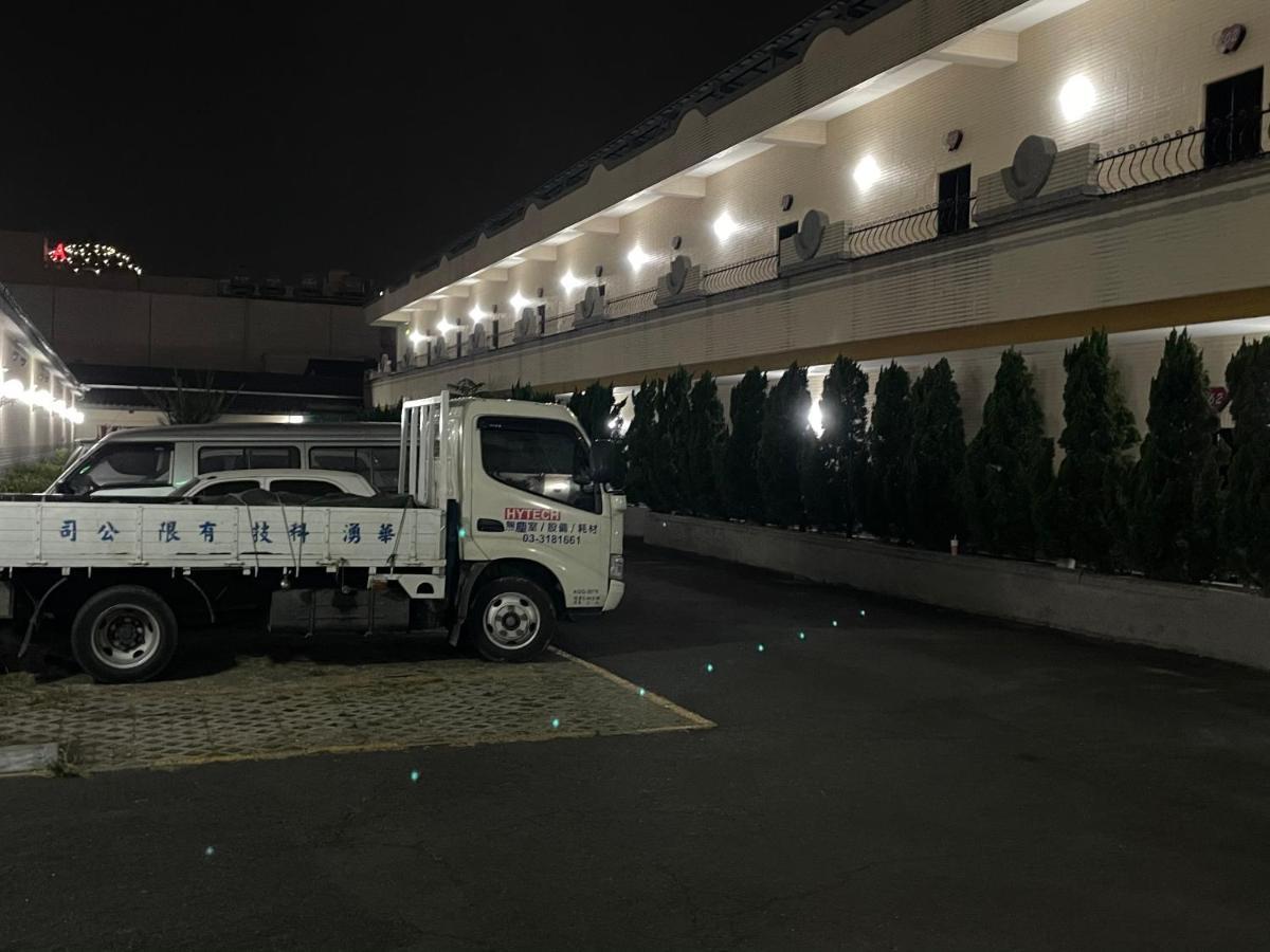 Hua Xiang Motel - Fengshan Kao-siung Exteriér fotografie