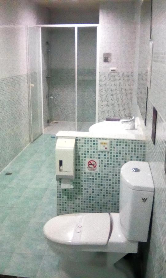Hua Xiang Motel - Fengshan Kao-siung Exteriér fotografie